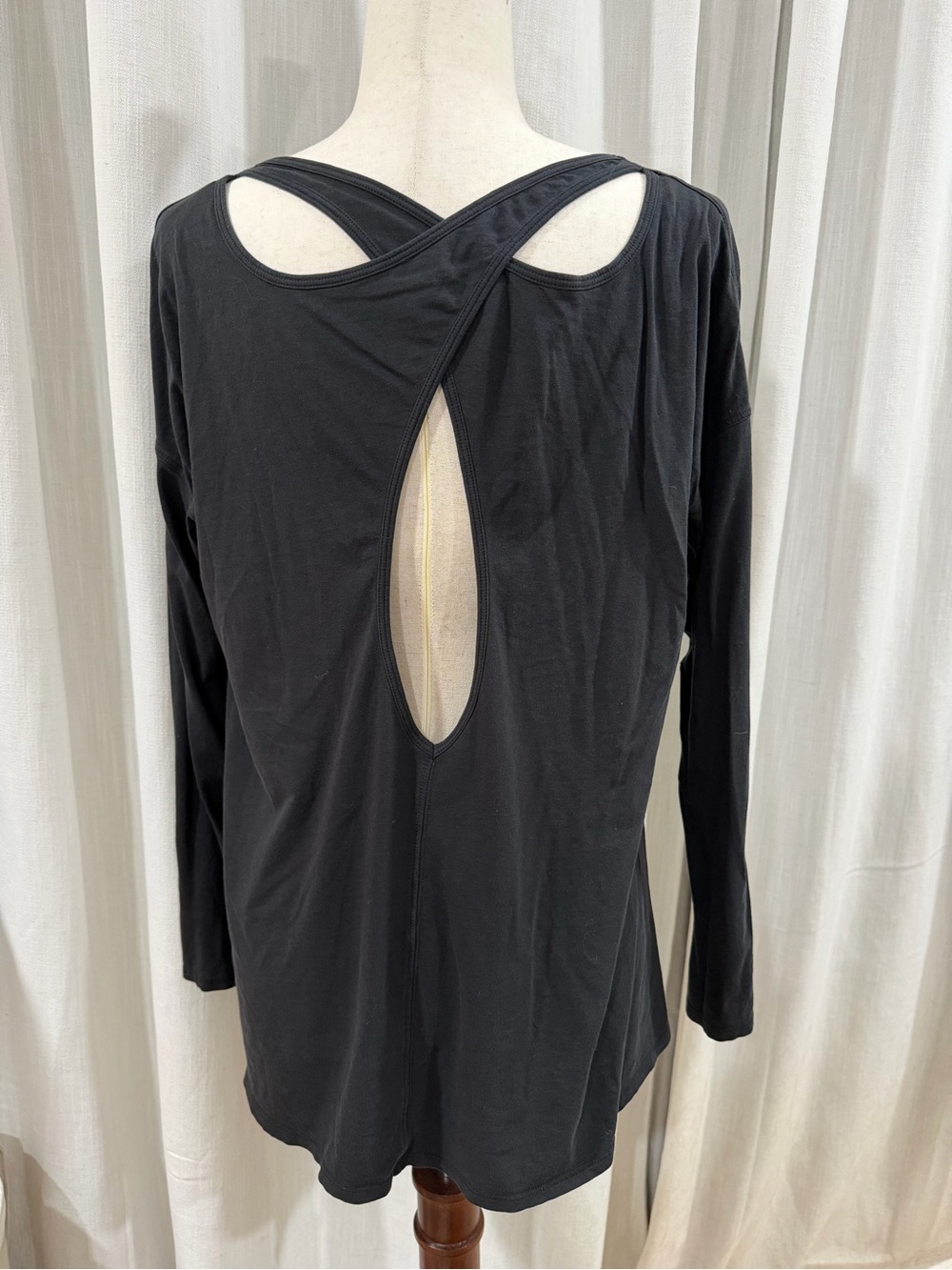 Lululemon Women's Black Long-Sleeve Twist-Back Top